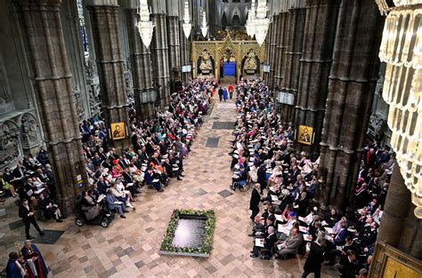 Westminster Abbey's Coronation: A Tudor Monarch's Ascendancy and Religious Tumult